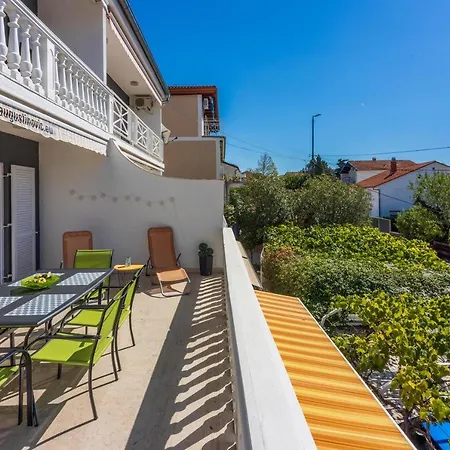 Apartment Pera Selce