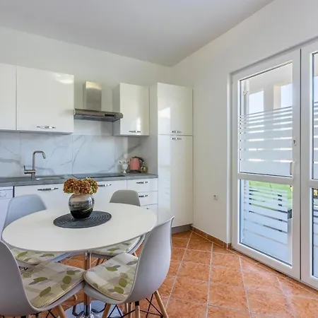 Pera Apartment Selce