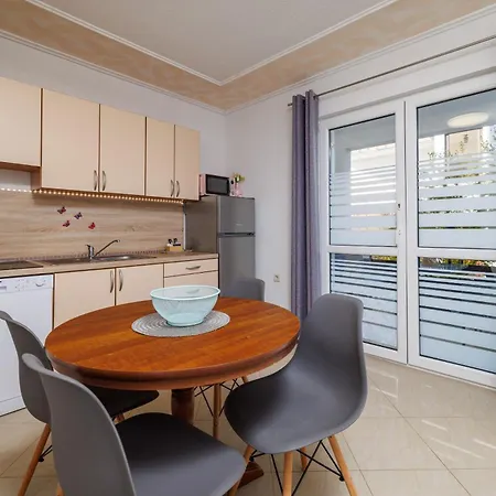 Apartment Pera Selce