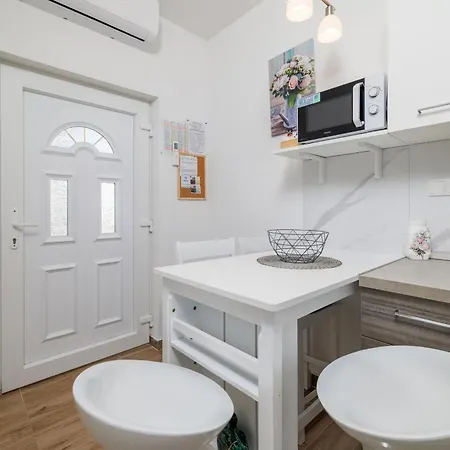 Apartment Pera Selce