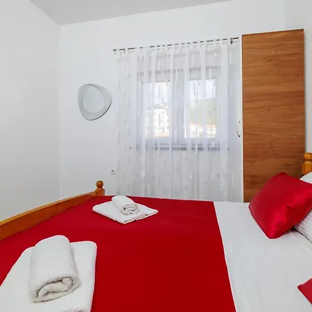 Apartment Pera Selce