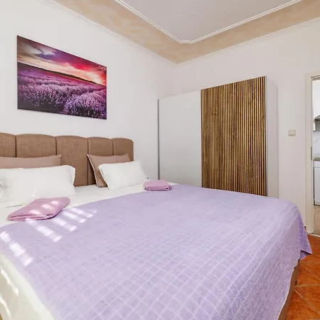 Apartment Pera Selce